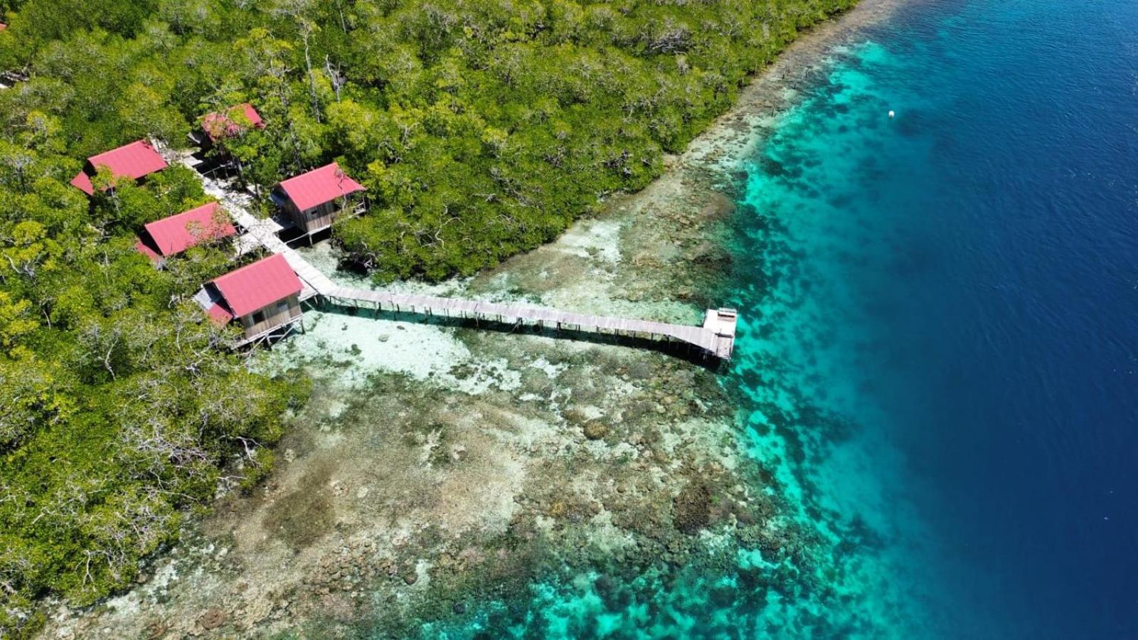 Raja Ampat Blue Sea Villa Besir ภายนอก รูปภาพ