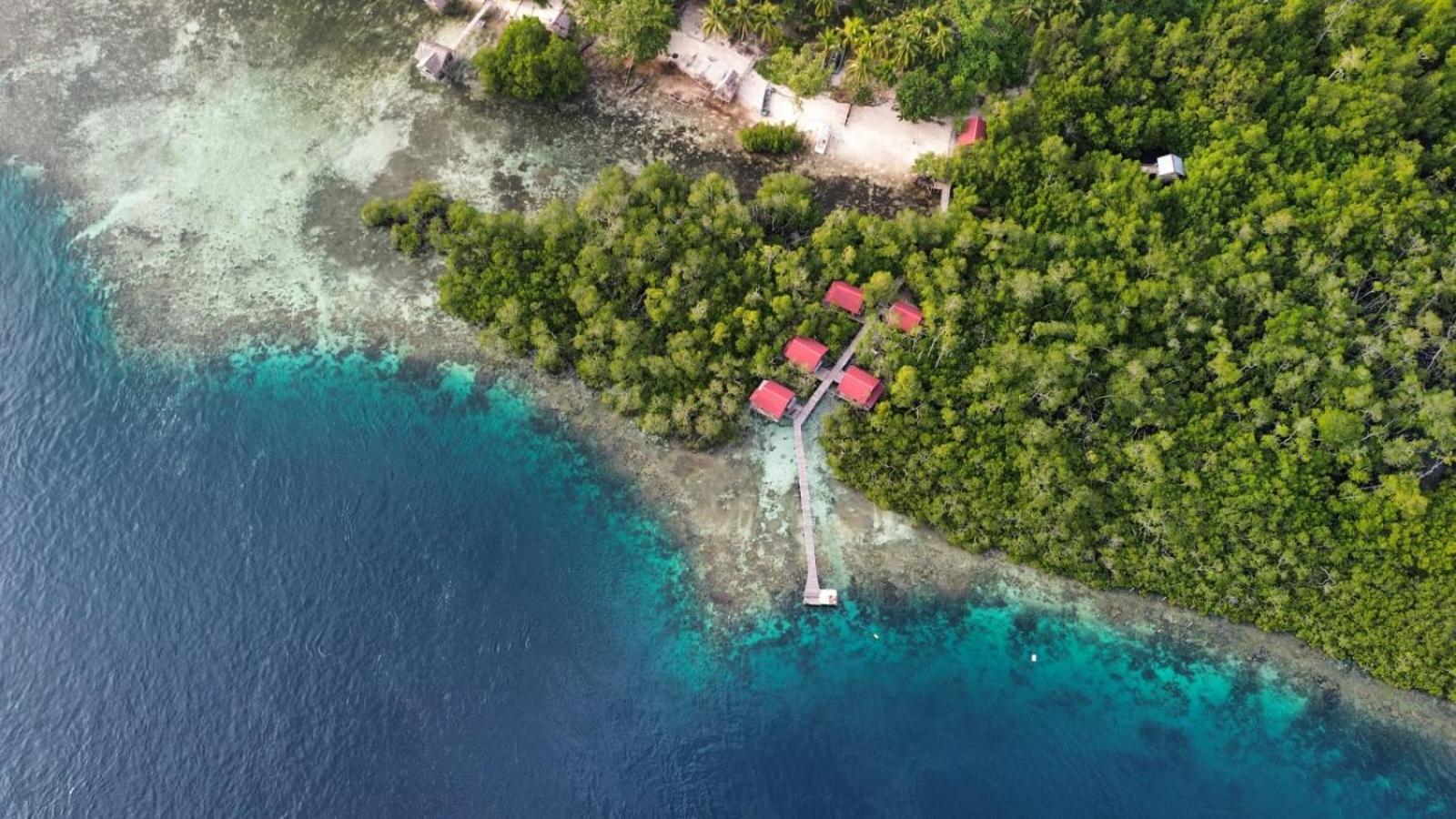 Raja Ampat Blue Sea Villa Besir ภายนอก รูปภาพ