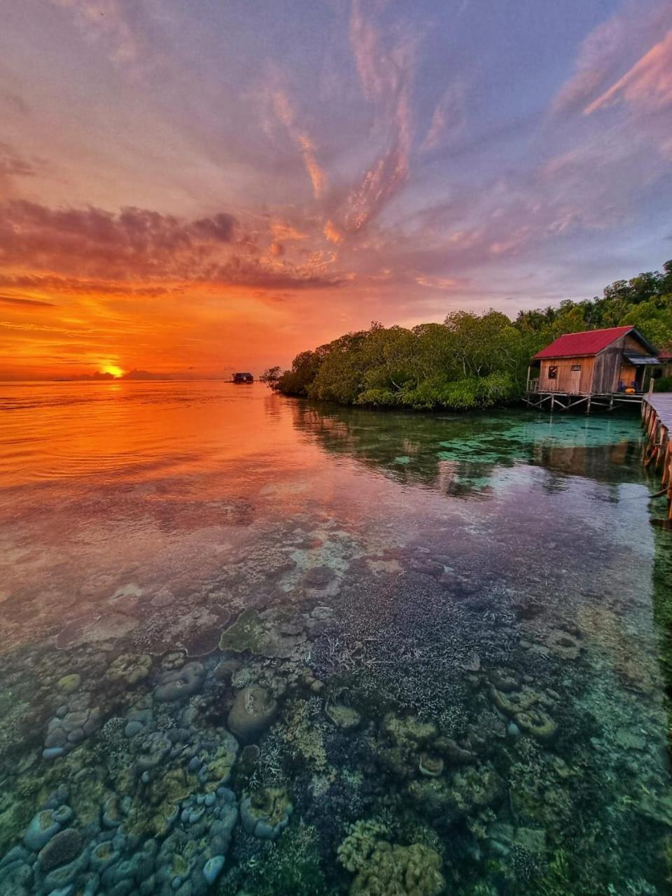 Raja Ampat Blue Sea Villa Besir ภายนอก รูปภาพ