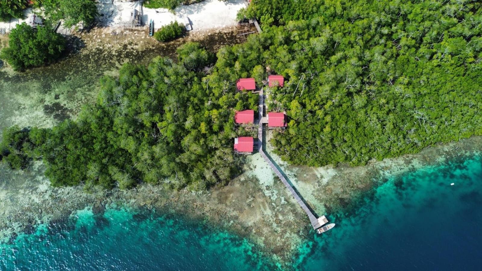 Raja Ampat Blue Sea Villa Besir ภายนอก รูปภาพ