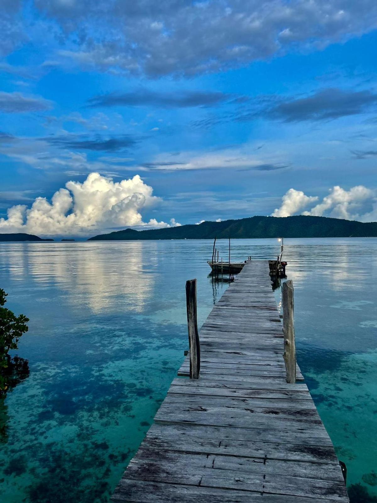 Raja Ampat Blue Sea Villa Besir ภายนอก รูปภาพ