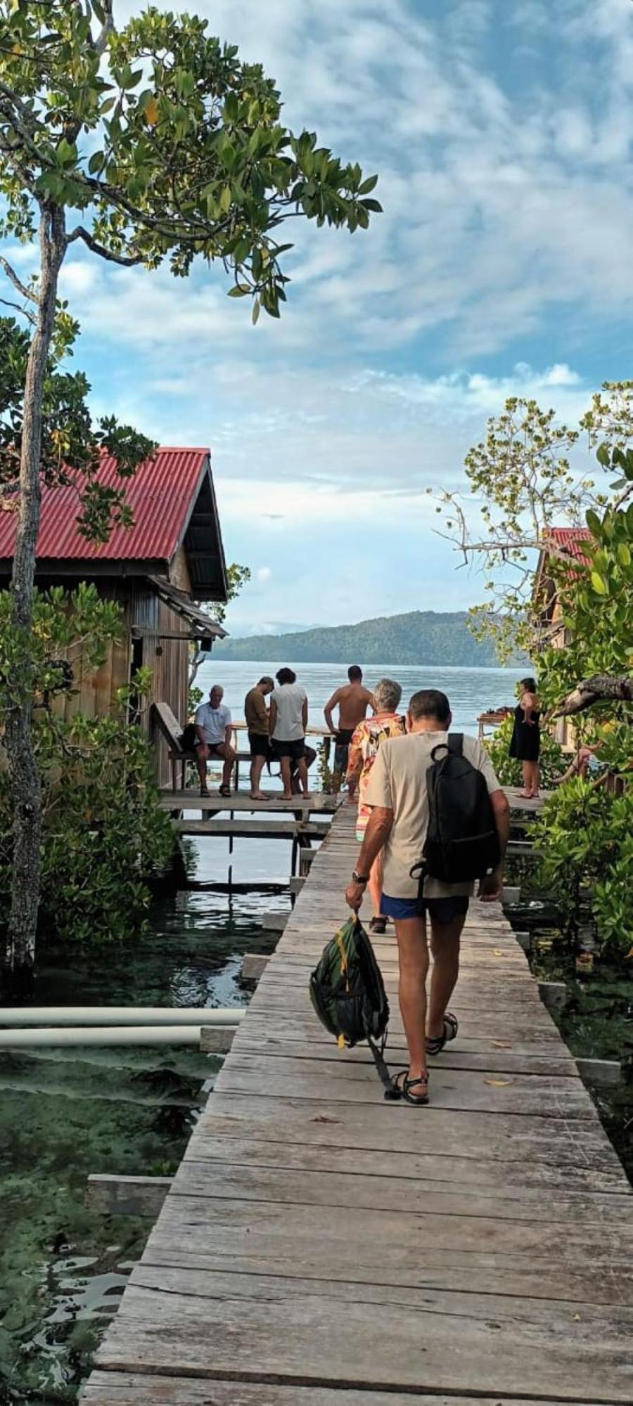 Raja Ampat Blue Sea Villa Besir ภายนอก รูปภาพ